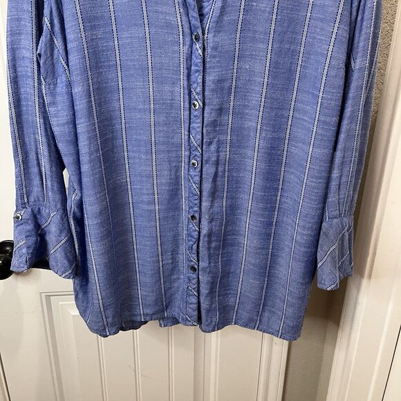 Jessica Simpson Blue Striped Button Up Long Sleeve Top Womens Size 2X Chambray - Picture 3 of 10